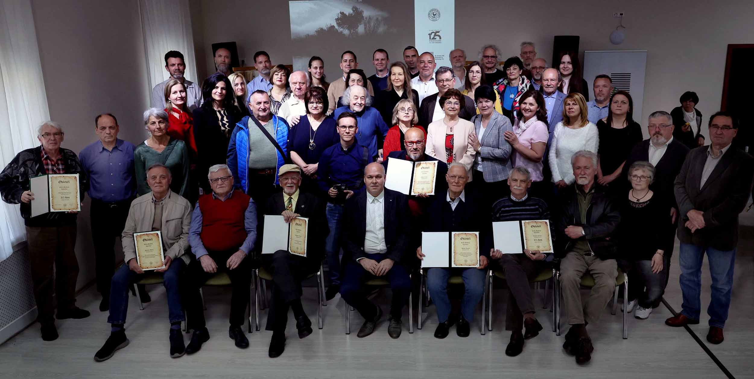 gyori-fotoklub-egyesulet-kiallitas-gyori-konyvtar