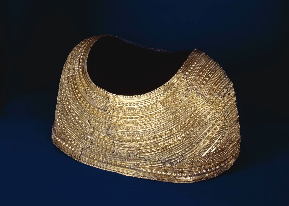 british-museum-gold-cape-or-corslet