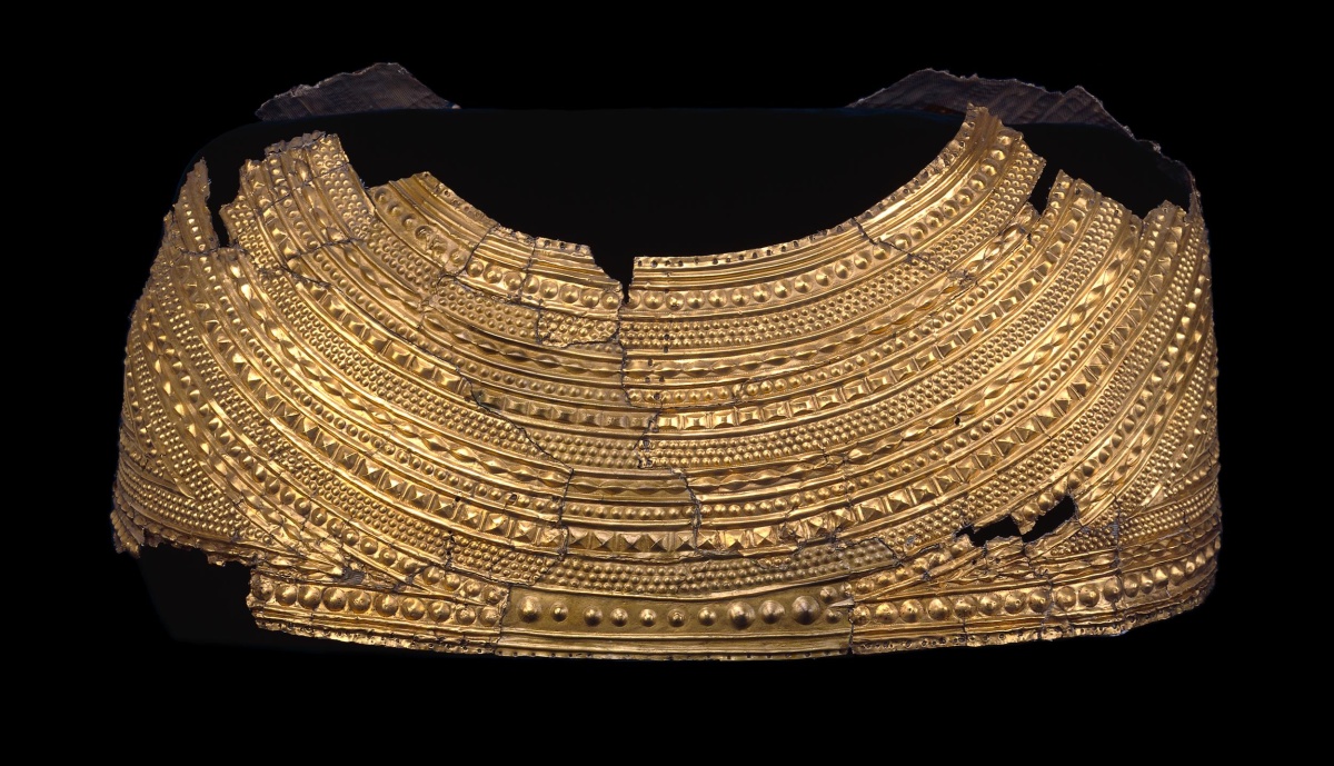 british-museum-gold-cape-or-corslet