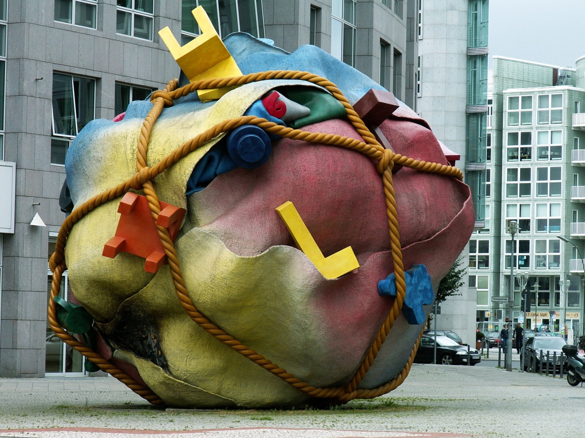 claes-oldenburg-coosje-van-bruggen-house-ball