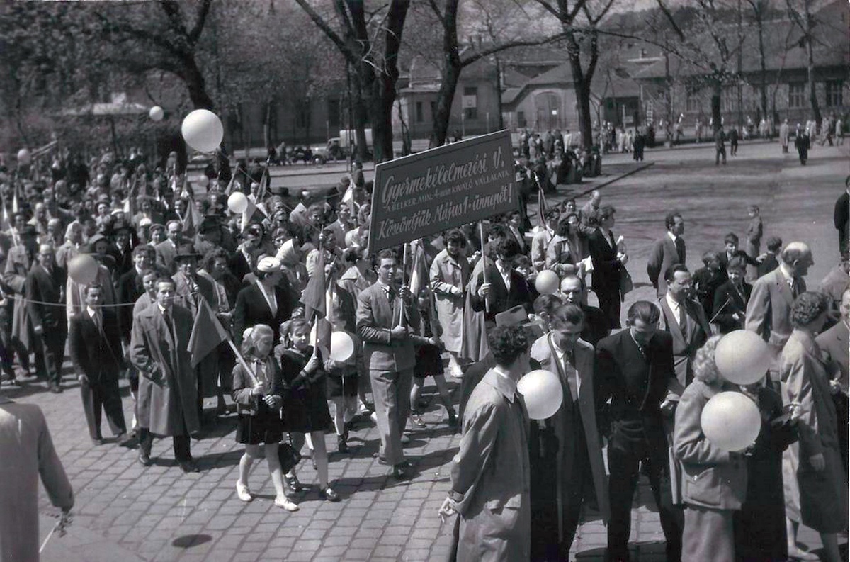 1956-majus-1-felvonulas