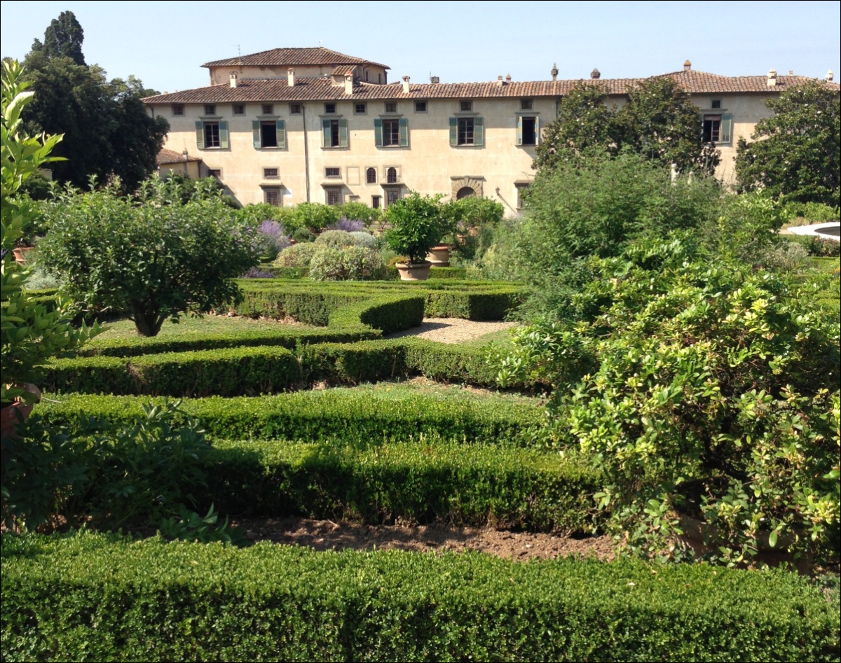 villa-di-castello-garden