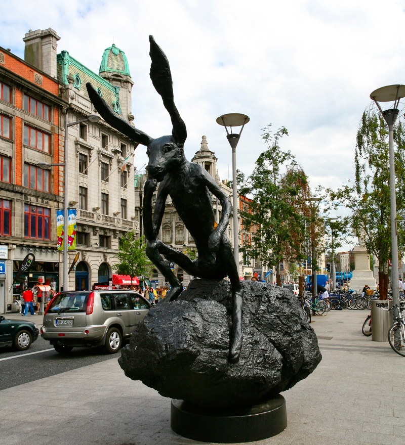 barry-flanagan-hare-in-oconnell-street
