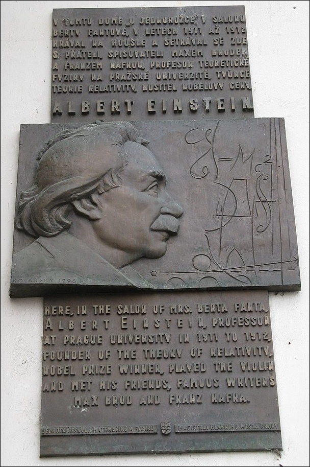 plaque-to-albert-einstein-prague