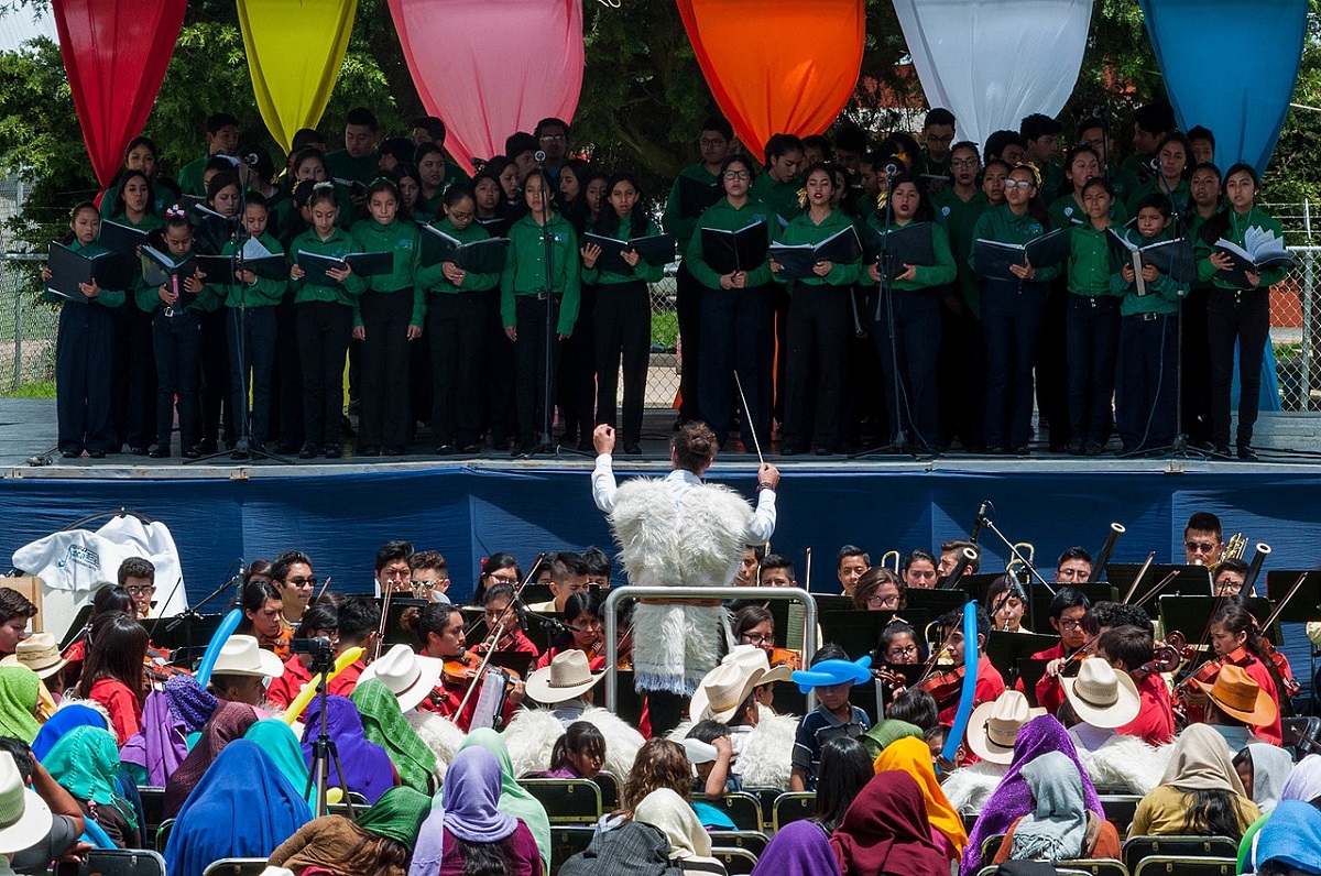 orchestra-and-choir