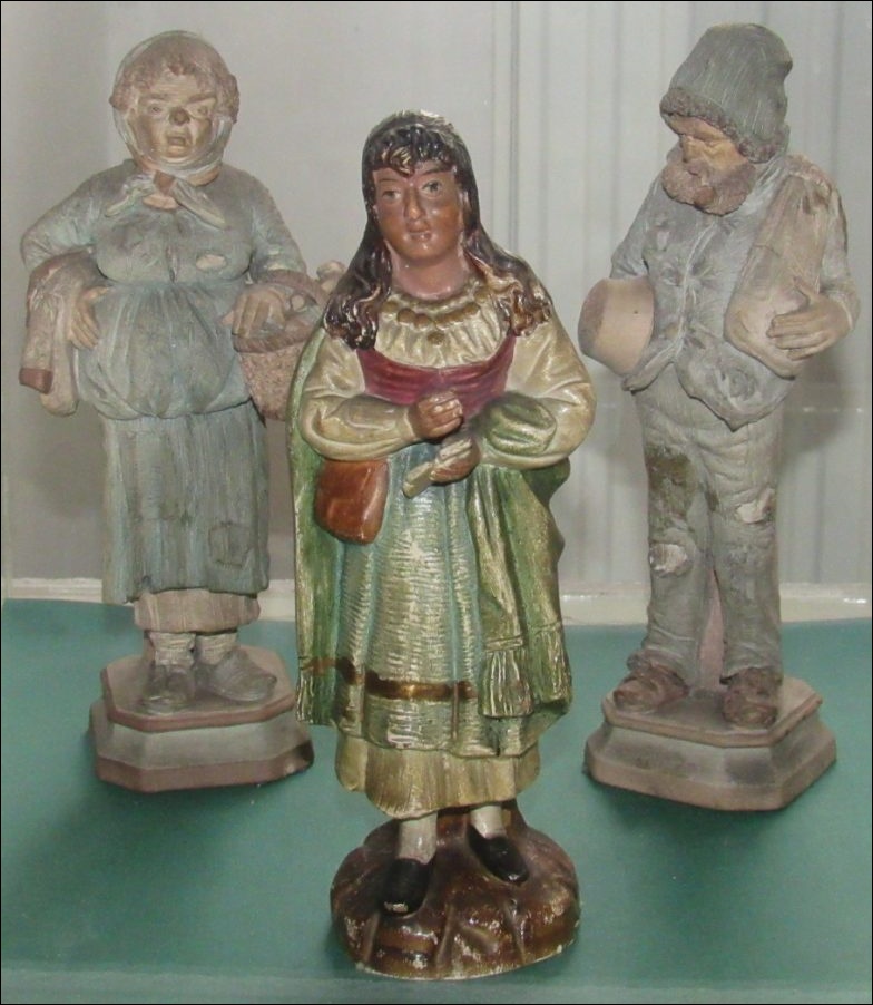 porcelanfigura-kartyaveto