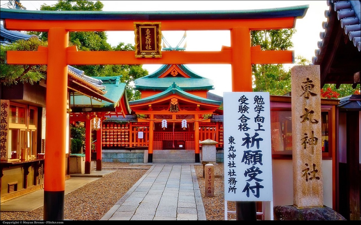 japan-shinto-sanctuary