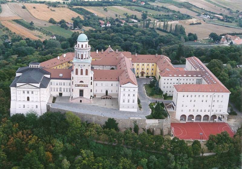 pannonhalma-bences-apatsag