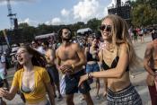 Közönség az amerikai Gogol Bordello együttes koncertjén (Mónus Márton fotója)